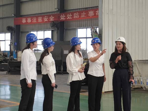深入廠區(qū)學(xué)習(xí)，提高自身專(zhuān)業(yè)知識(shí)。_河南雙志