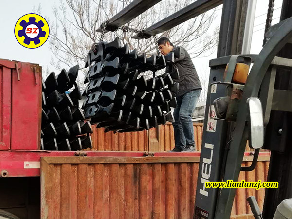 雙志機(jī)械：134S刮板與刮板機(jī)齒規(guī)裝車(chē)走貨！