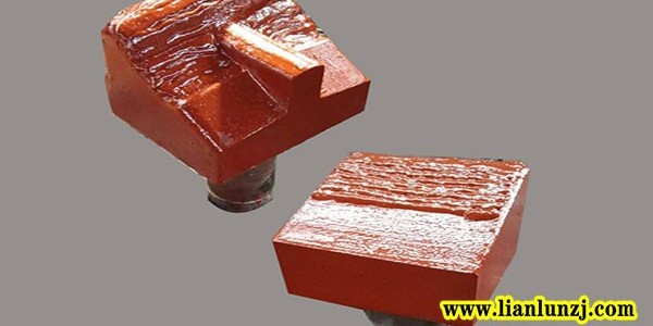 <i style='color:red'>19p04-16</i>破碎機(jī)錘頭磨損原來是由這些因素引起的？